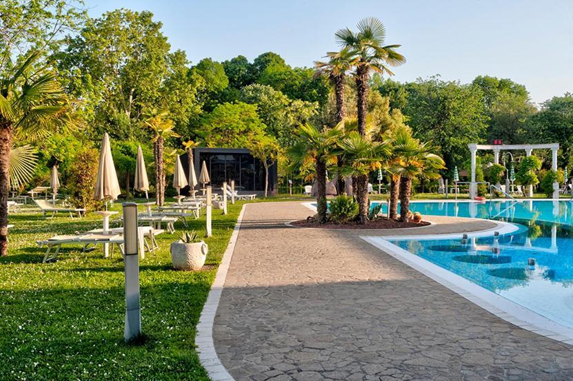 Hotel Harrys' Garden Abano Terme Exterior photo