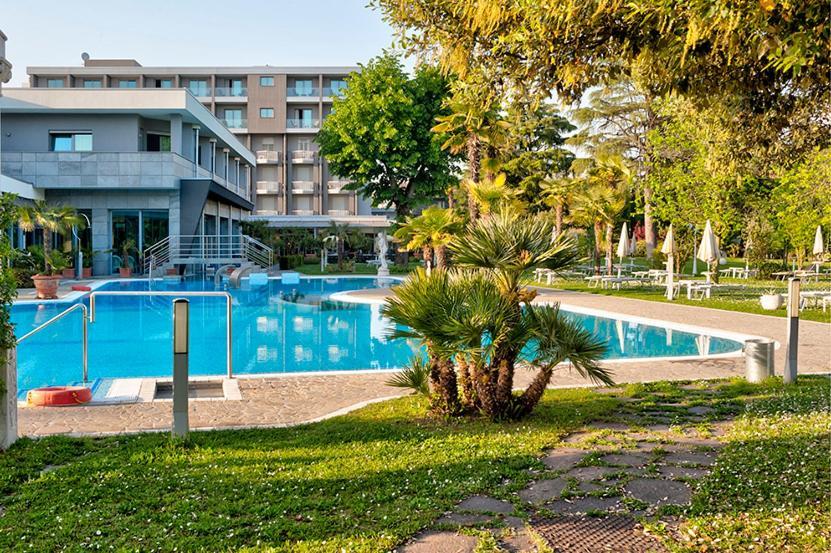 Hotel Harrys' Garden Abano Terme Exterior photo