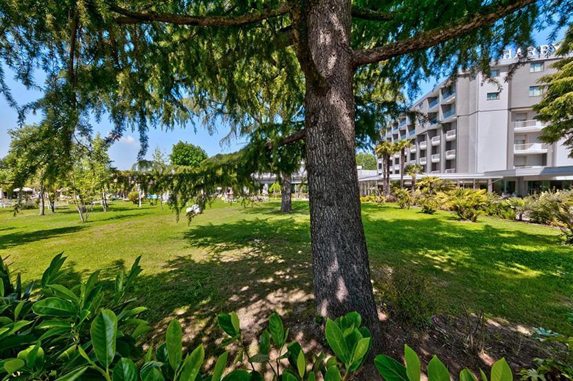 Hotel Harrys' Garden Abano Terme Exterior photo