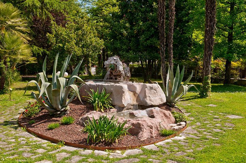Hotel Harrys' Garden Abano Terme Exterior photo